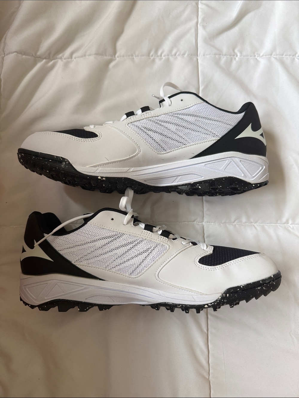 NEW UNUSED Mizuno Dominant AS Black and White Baseball Turf Cleats, Size US 13
